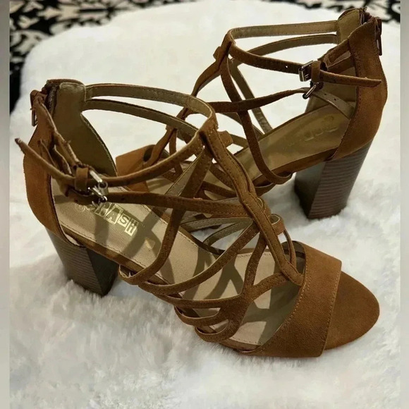 Brash Carmel Tan Suede Strappy Block Heel Sandals 8.5 Y2K 2000’s going out shoes - Picture 14 of 15